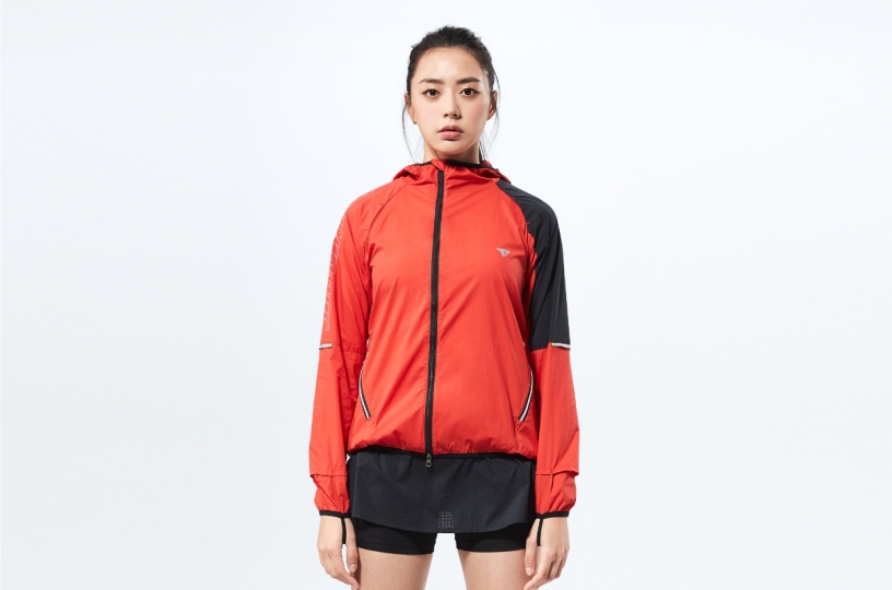 ZERO-FRICTION WINDBREAKER / WOMEN